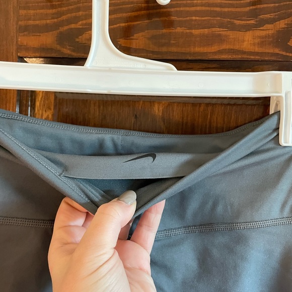 SOLD- NWOT Nike dri-fit cropped leggings - Picture 5 of 5